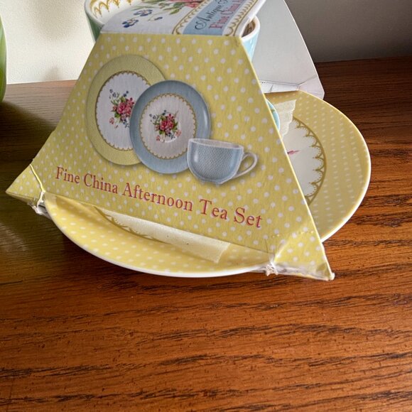 The English Table Fine China Afternoon Tea Set - Brand New - Gift able! - Picture 7 of 7